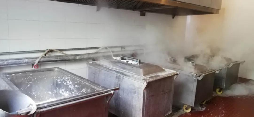 高校食堂將潔凈蒸汽用于食堂蒸煮，10分鐘蒸熟一車飯菜，效率高蒸飯香！